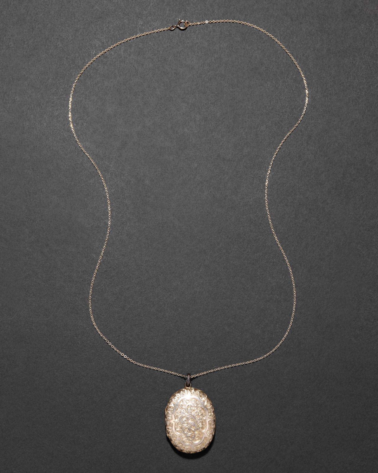 Antique Victorian 1800s 9k Gold Hand Etched Locket Necklace with Faceted Bale - Photo 2