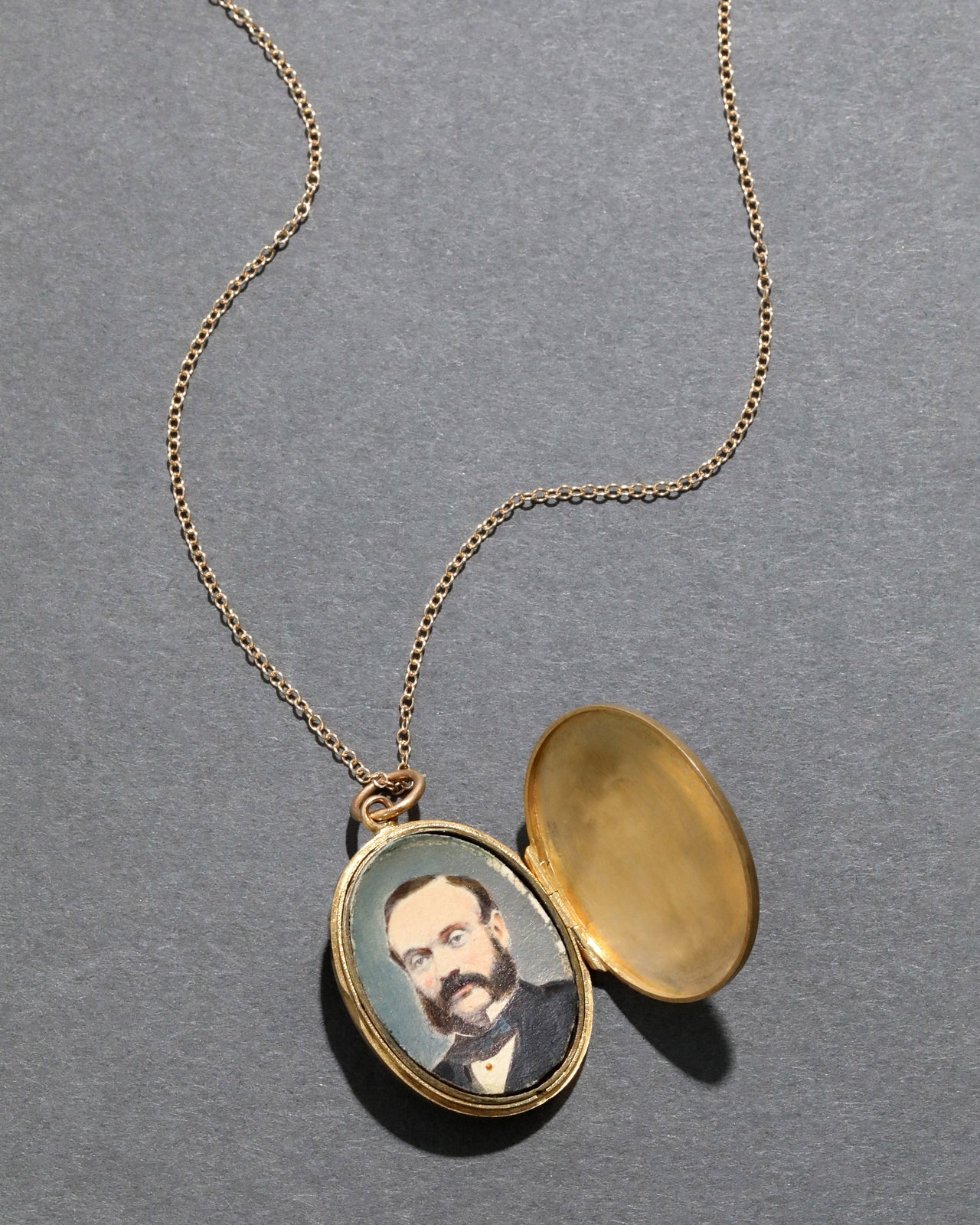 Antique 1840s 14k Gold Oval Locket Necklace - Photo 2