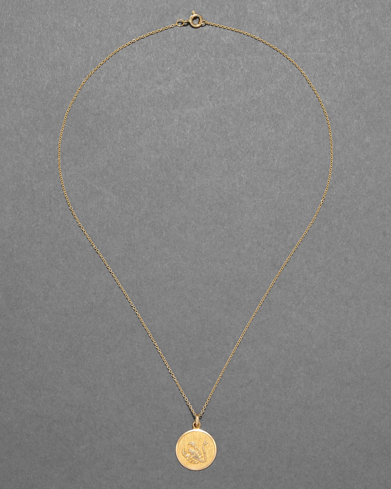 Vintage 1970s 18k Gold Scorpio Pendant Necklace - Photo 2