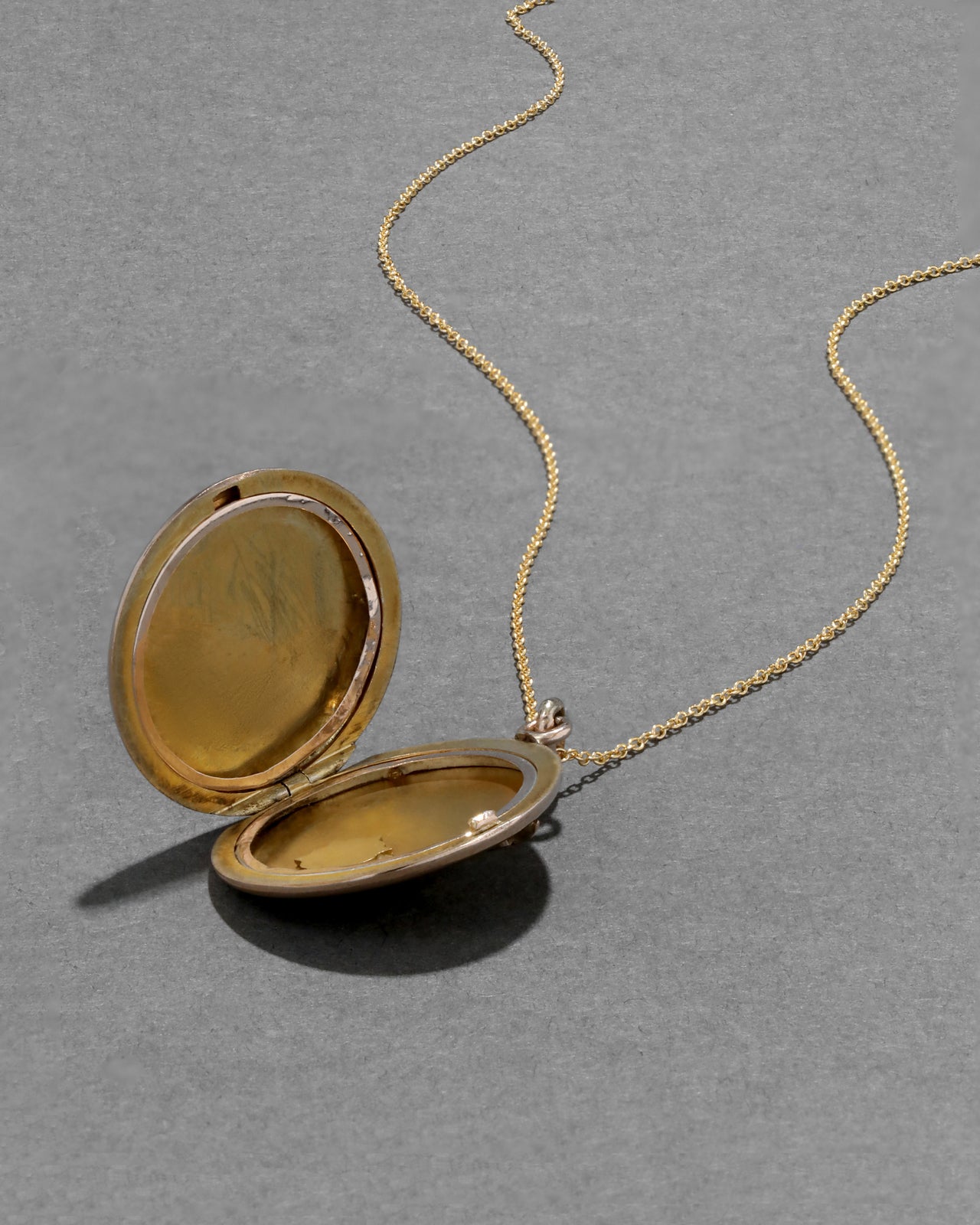 Antique Early 1900s 10k Gold Eagle Locket Necklace - Photo 2
