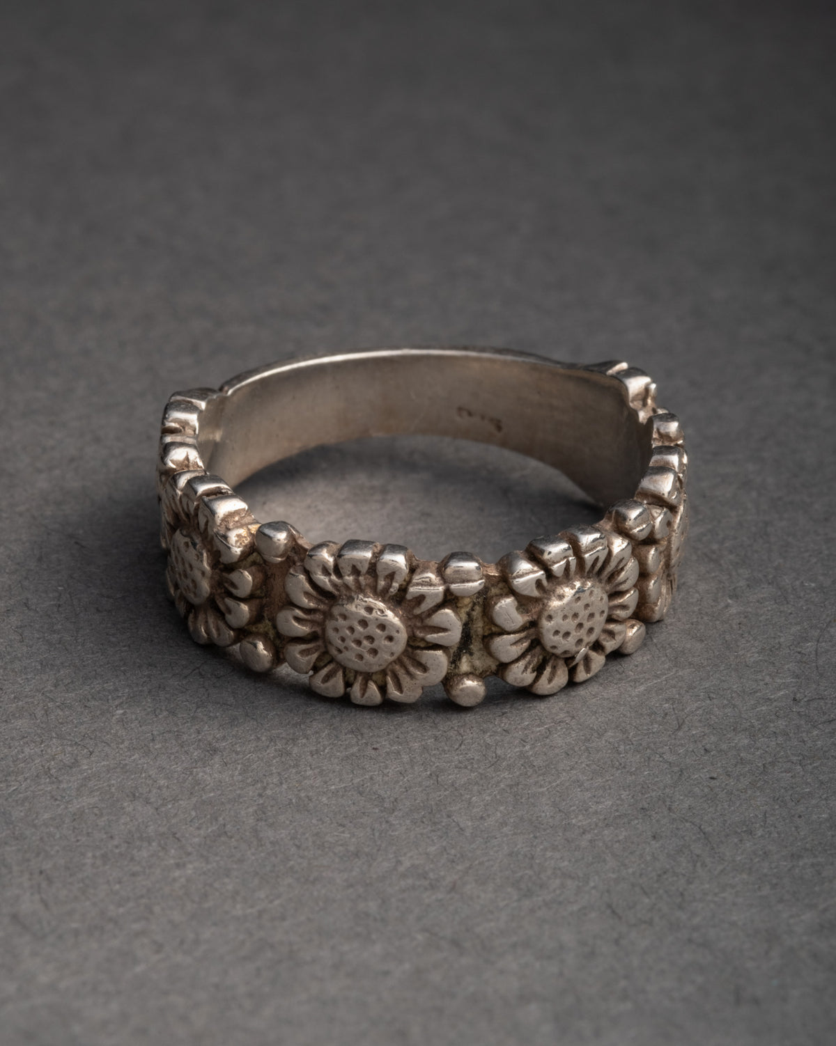 Vintage 1960s Sterling Silver Flower Band Ring - Photo 2
