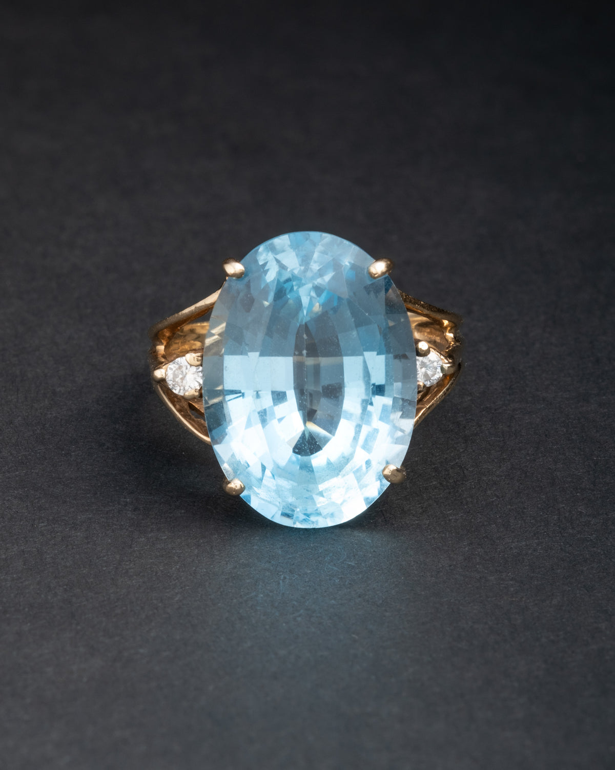 Vintage 1940s 14k Gold Blue Topaz & Natural Diamond Ring - Photo 2