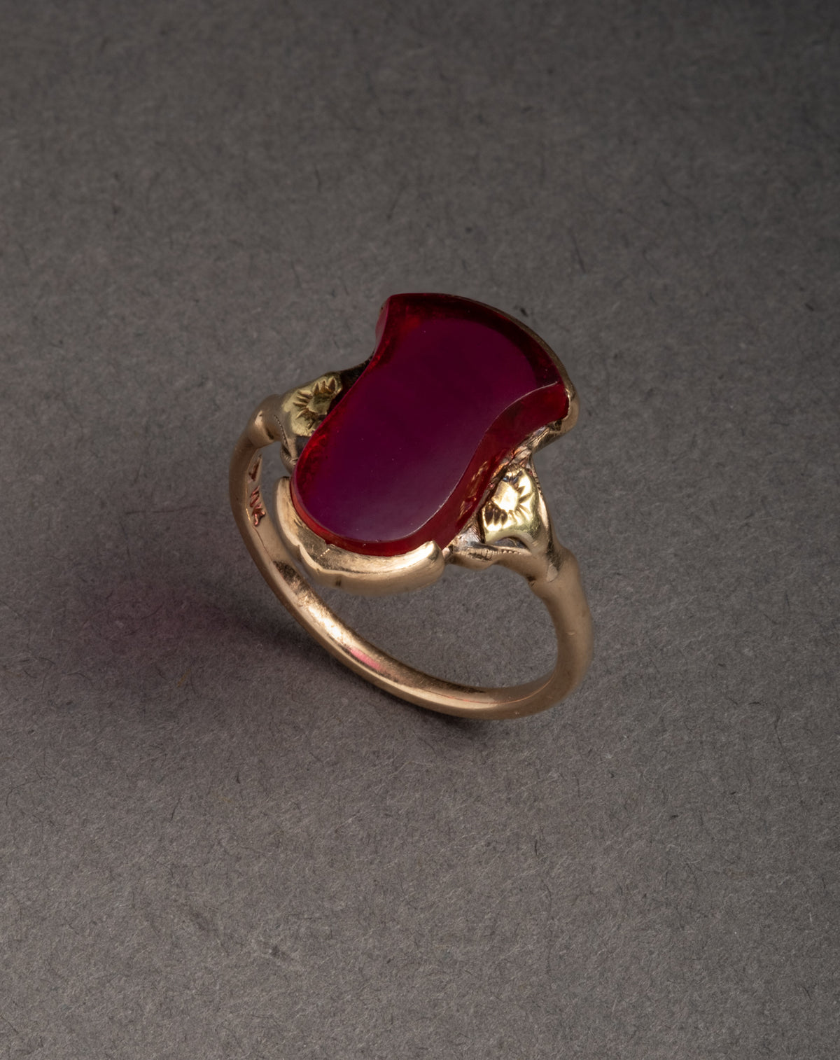Antique Victorian 1800s 10k Gold & Hand Cut Synthetic Ruby Ring - Photo 2