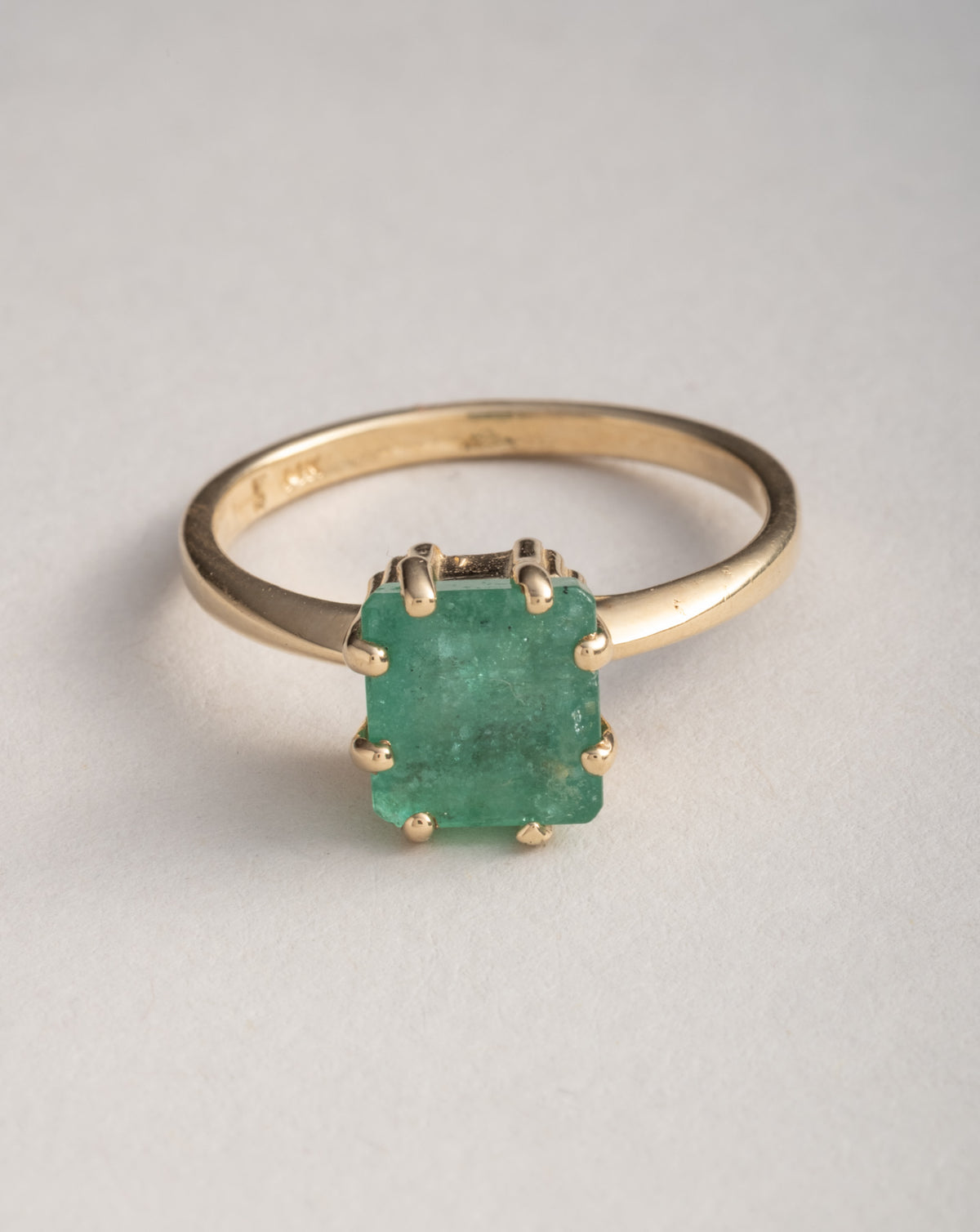 Vintage 1980s 14k Gold & Natural Emerald Ring - Photo 2