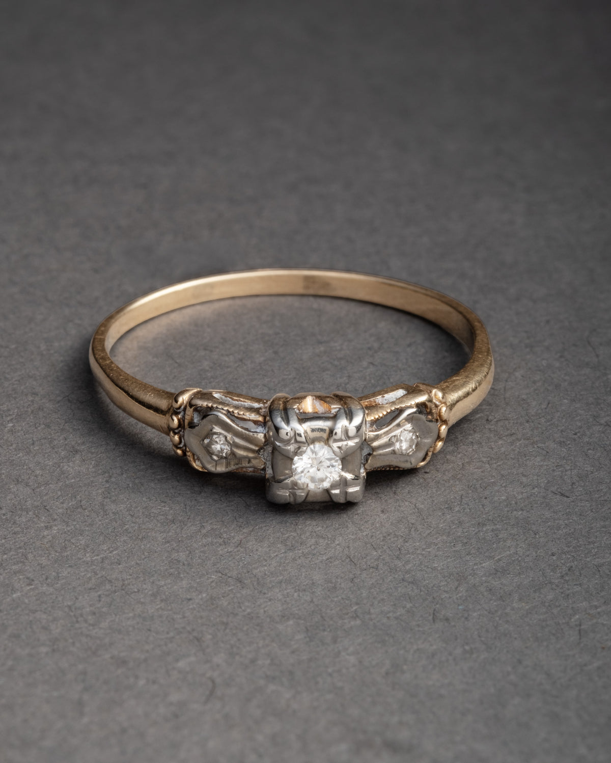 Vintage 1930s Platinum & 14k Gold Natural Diamond Ring - Photo 2
