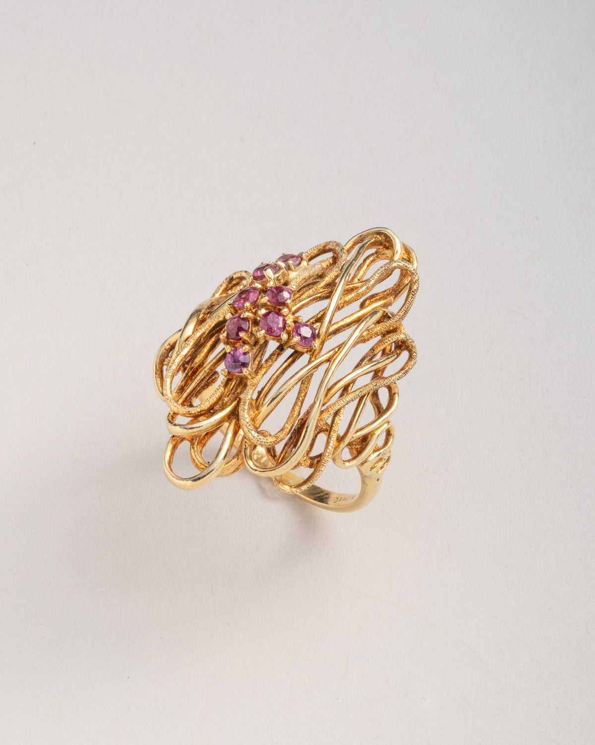 Vintage 1960s 18k Gold & Garnet Handmade Ring - Photo 2