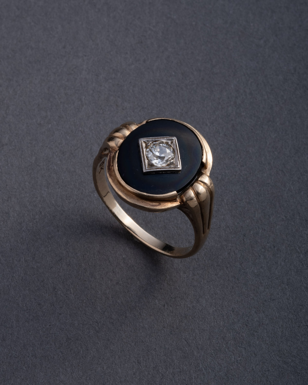 Antique 1920s 10k Gold Onyx & Natural Diamond Ring - Photo 2