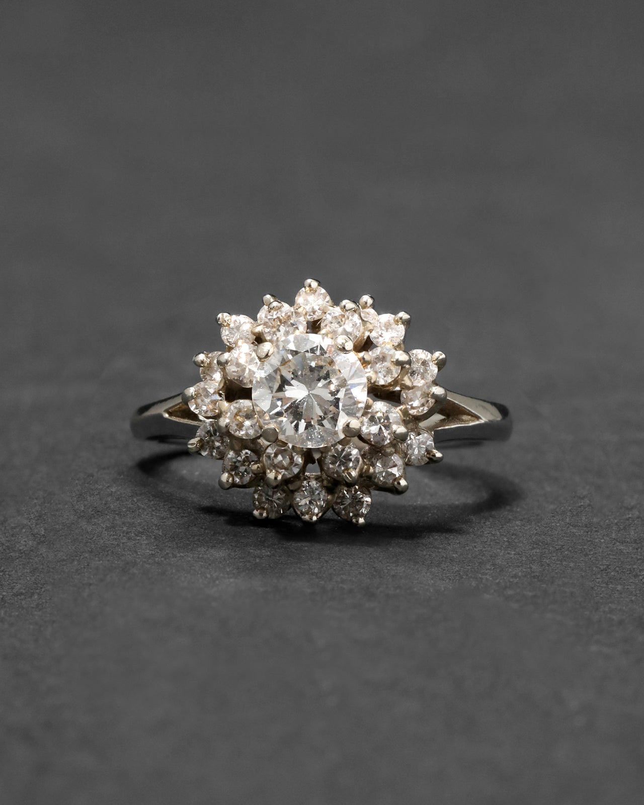 Vintage 1950s 18k White Gold Diamond Ring - Photo 2