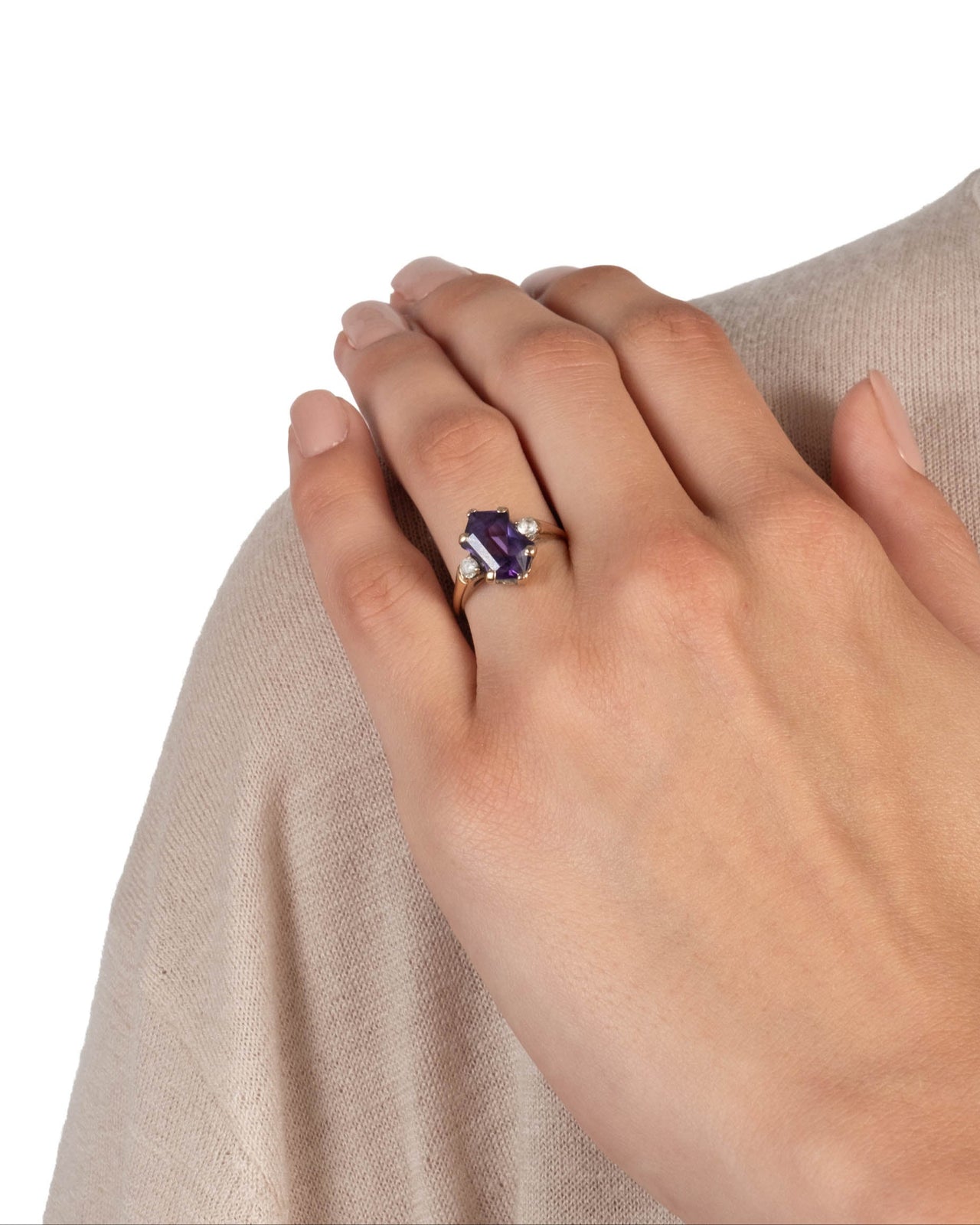 Antique 1800s 10k Gold with Prong Set Amethyst and Diamond Side Stones Ring - Photo 2
