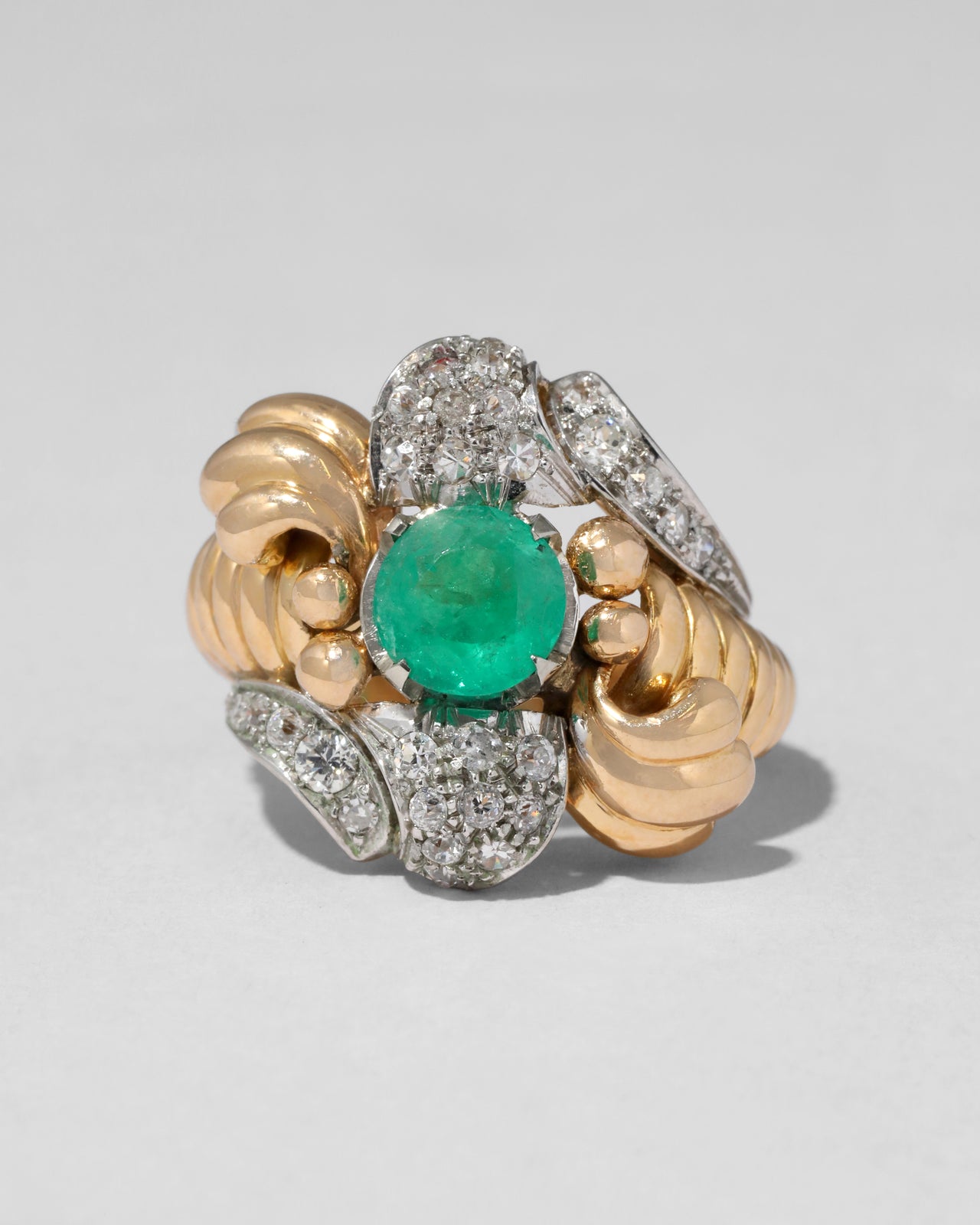 Vintage 1940s 14k Gold & Platinum with Emerald & Diamond Retro Ring - Photo 2
