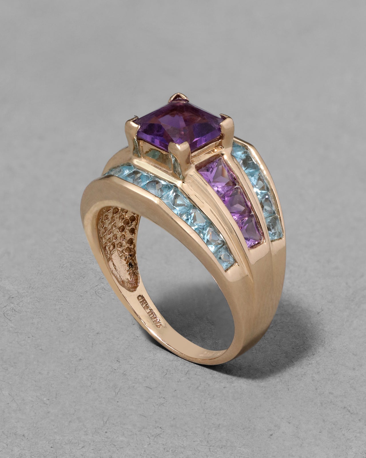 Vintage 1980s 14k Gold with Blue Topaz & Amethyst Cocktail Ring - Photo 2