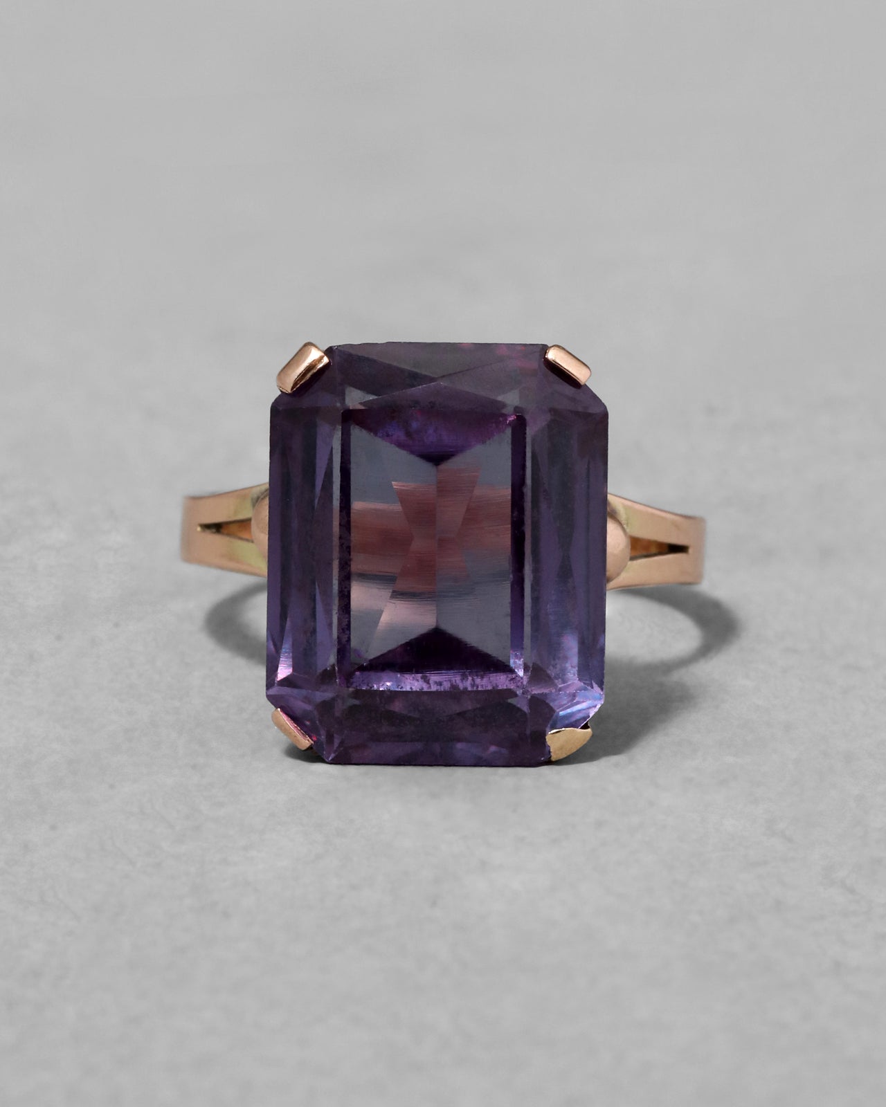 Vintage 1940s 14k Gold with Prong Set Faceted Amethyst Cocktail Ring - Photo 2