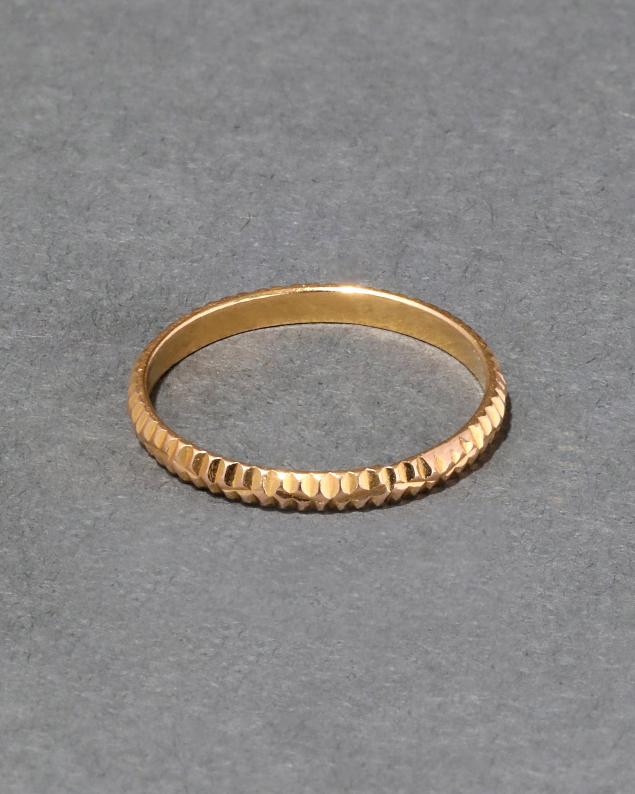 Vintage 1980s 21k Gold Hand Faceted Band Ring - Photo 2