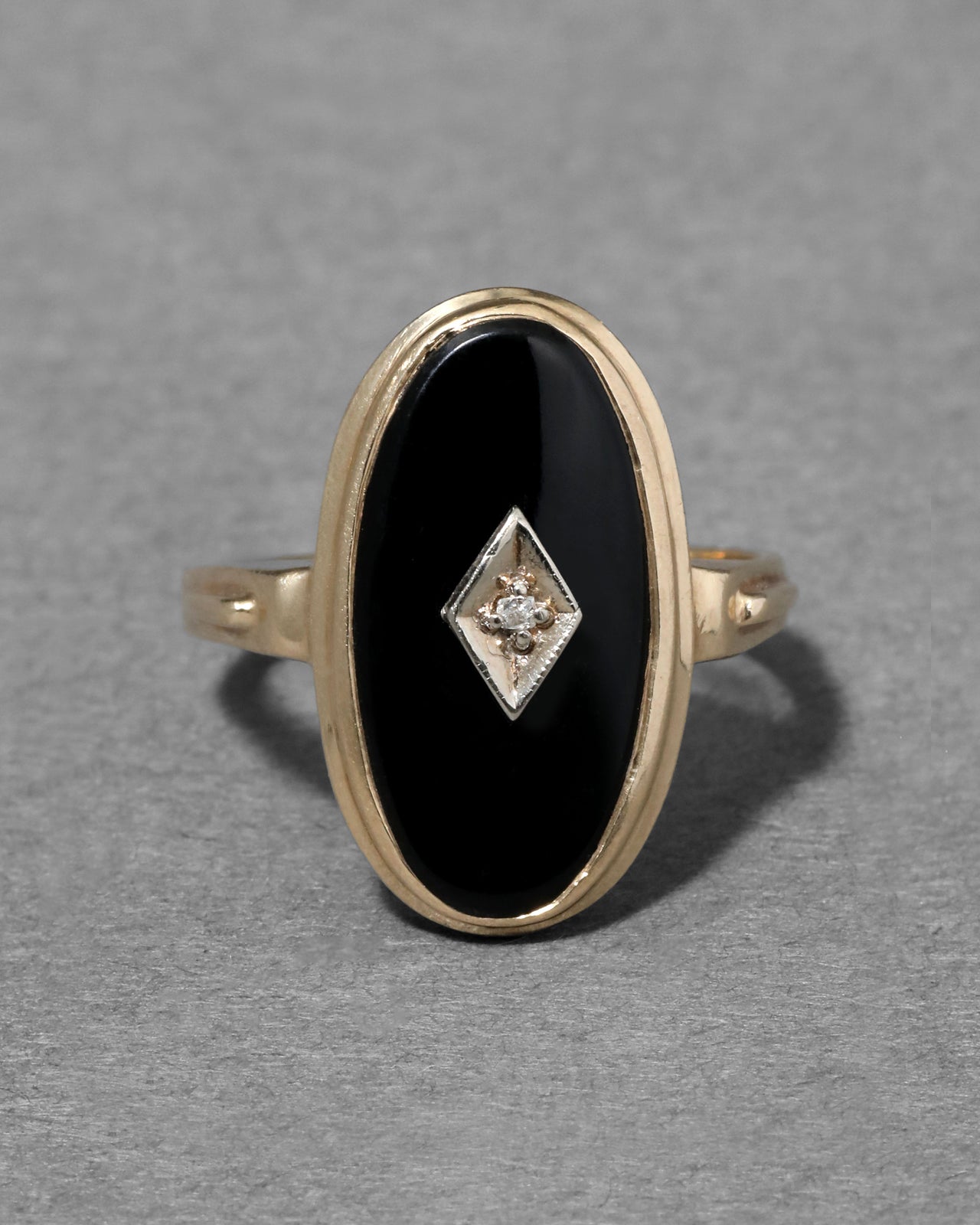 Antique 1920s 10k Gold with Onyx & Diamond Oval Ring - Photo 2