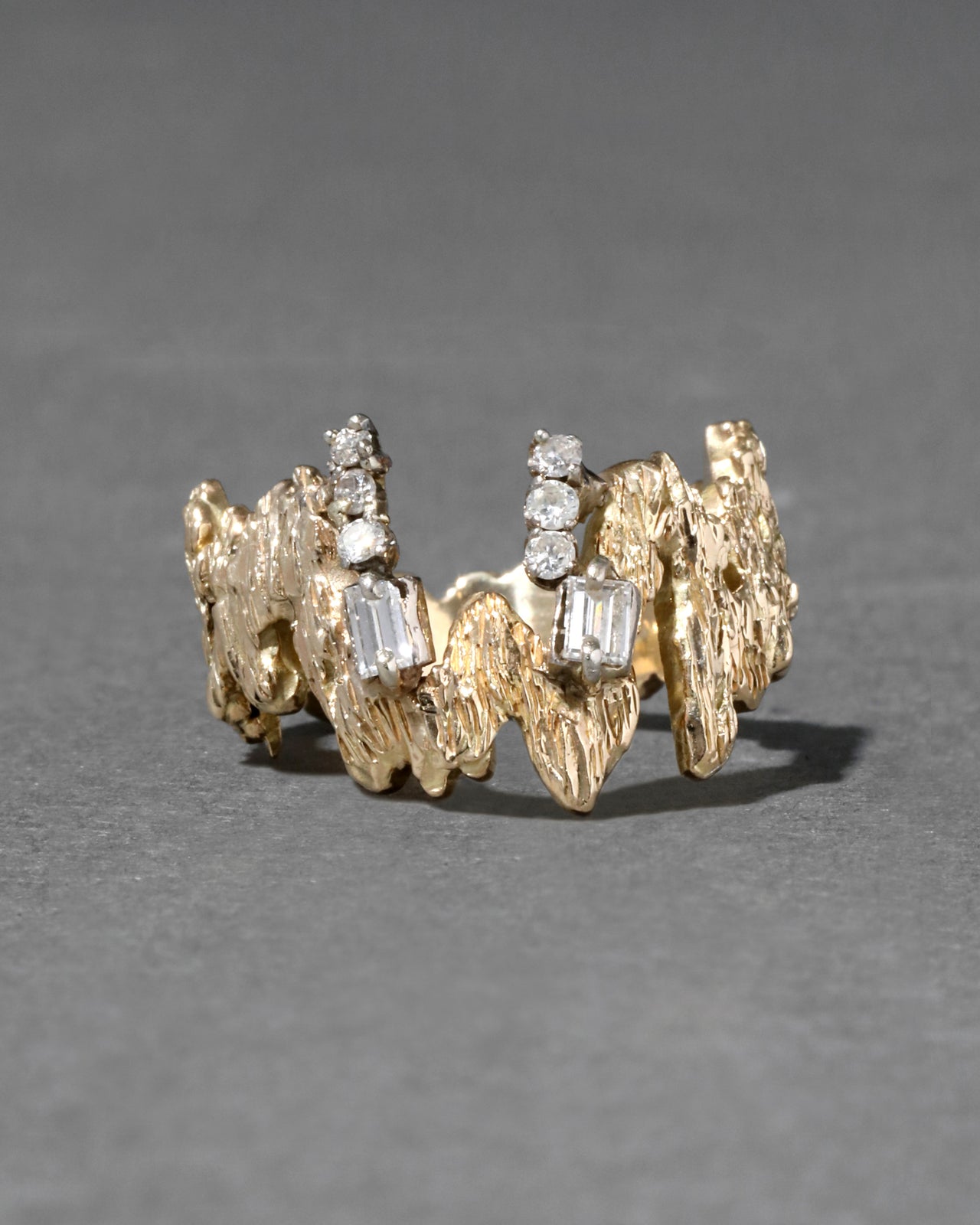 Vintage 1970s 14k Yellow & White Gold Brutalist Baguette & Round Diamond Ring - Photo 2