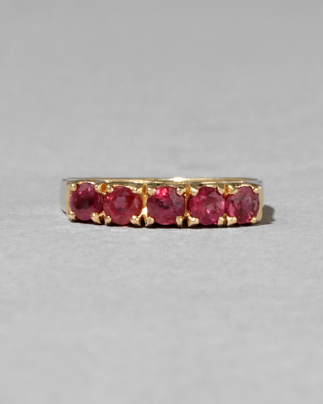 Vintage 1980s 14k Gold & Almandine & Garnet Square Top Ring - Photo 2