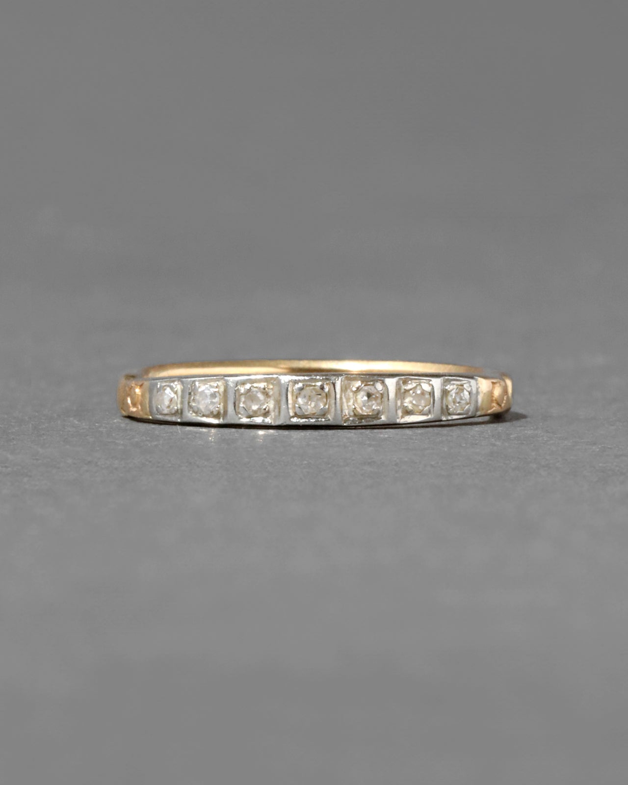 Vintage 1980s 14k Gold Bezel Set Diamond Band Ring - Photo 2