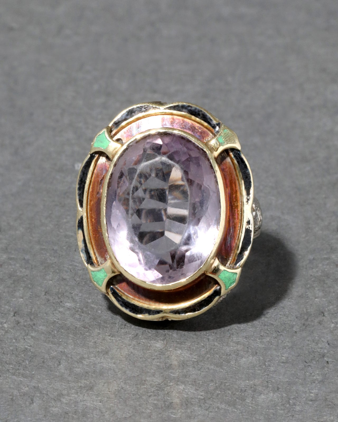 Antique 1920s 14k White & Yellow Gold Amethyst Ring with Enamel & Filigree Patterned Band - Photo 2