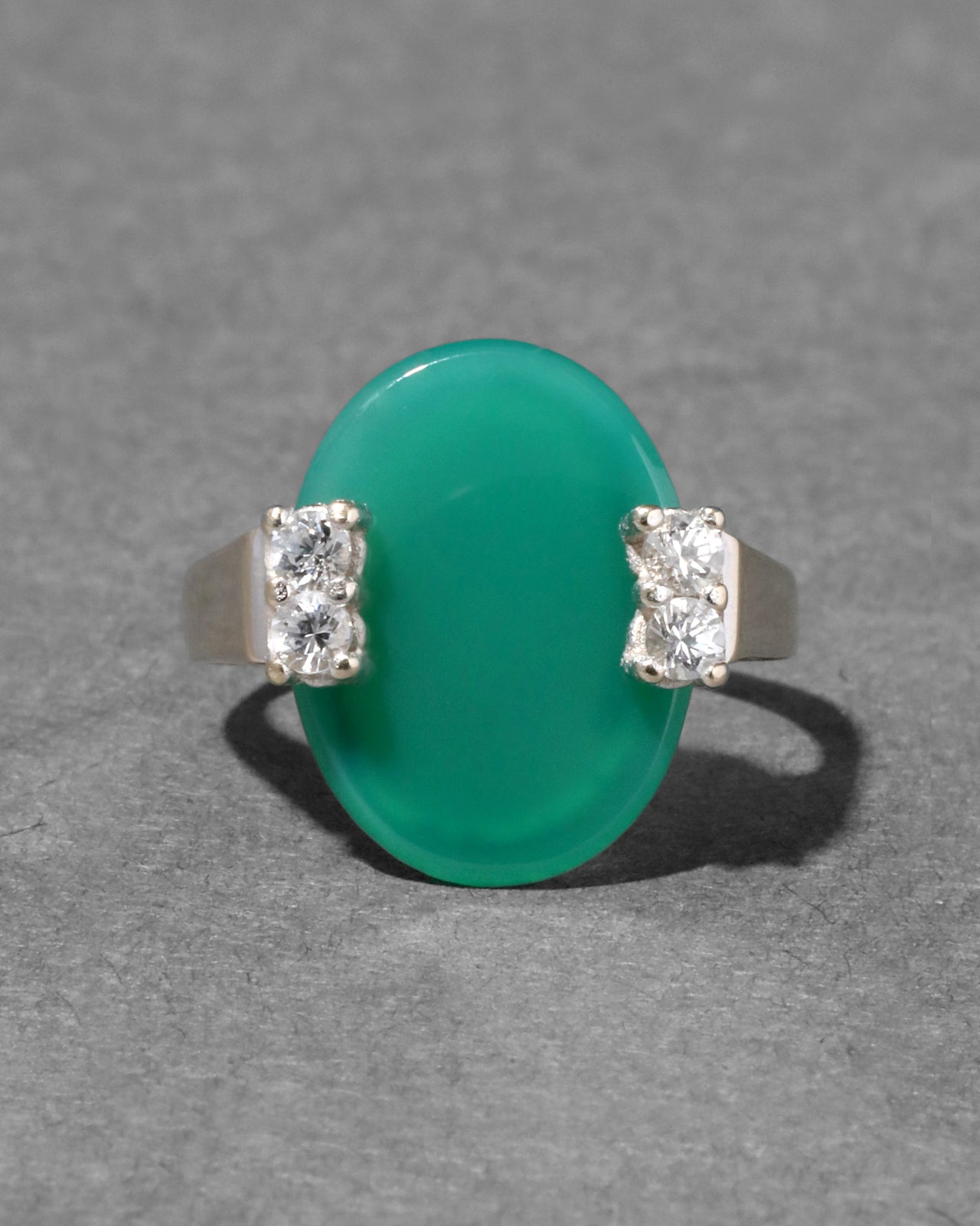 Vintage 1960s 18k White Gold & Chrysoprase & White Sapphire Pronged Ring - Photo 2