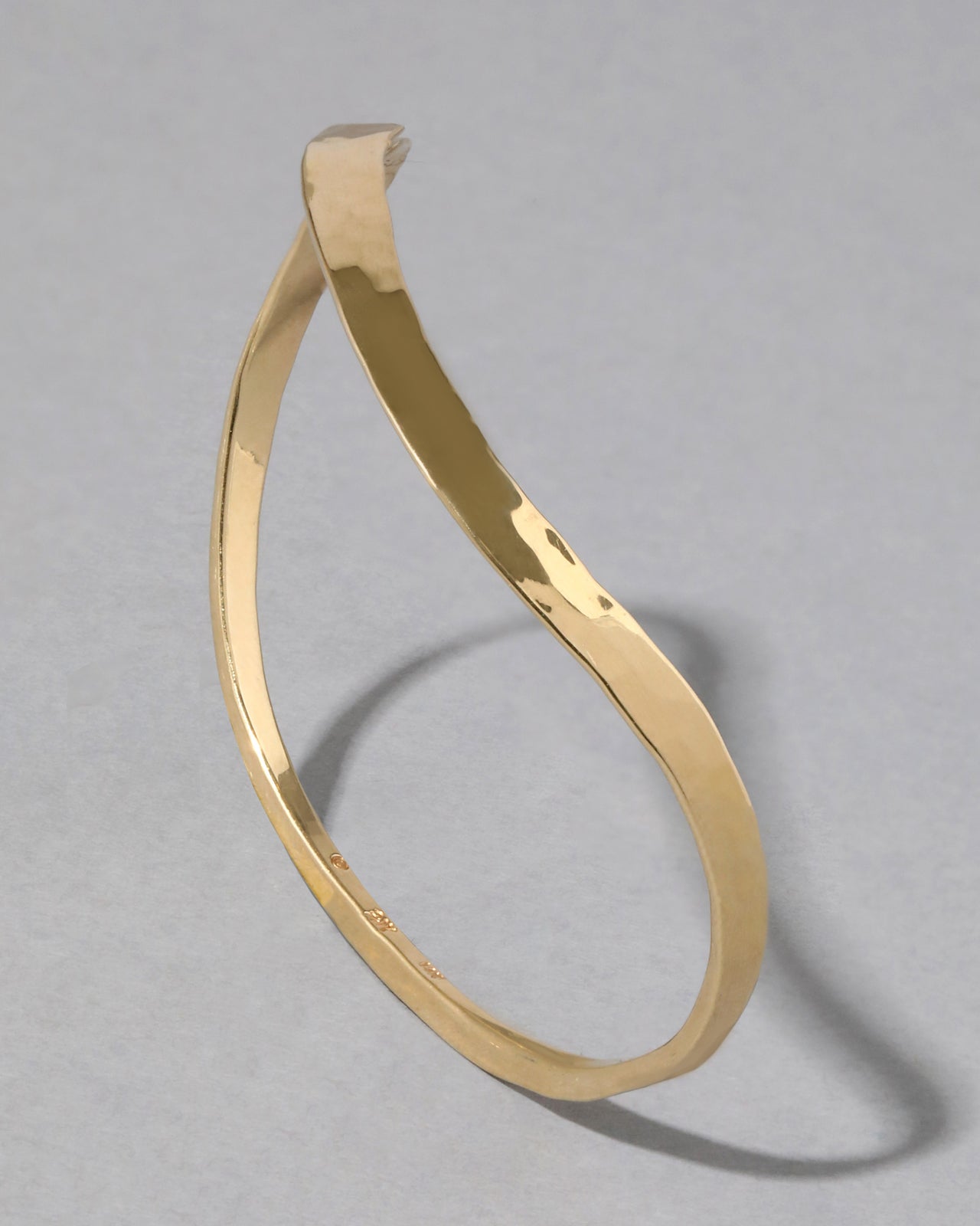 Vintage 1970s Handmade 14k Gold Clasp Bangle Bracelet - Photo 2