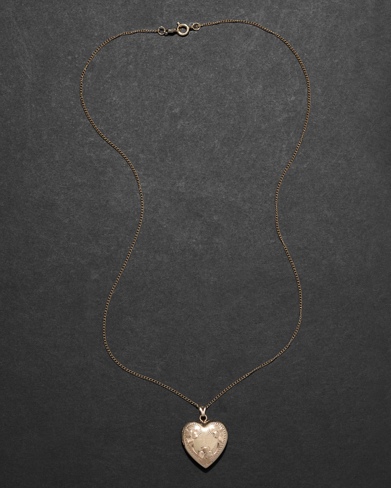 Antique 1920s 14k Gold Fill Hand Etched Floral Heart Locket Necklace - Photo 2