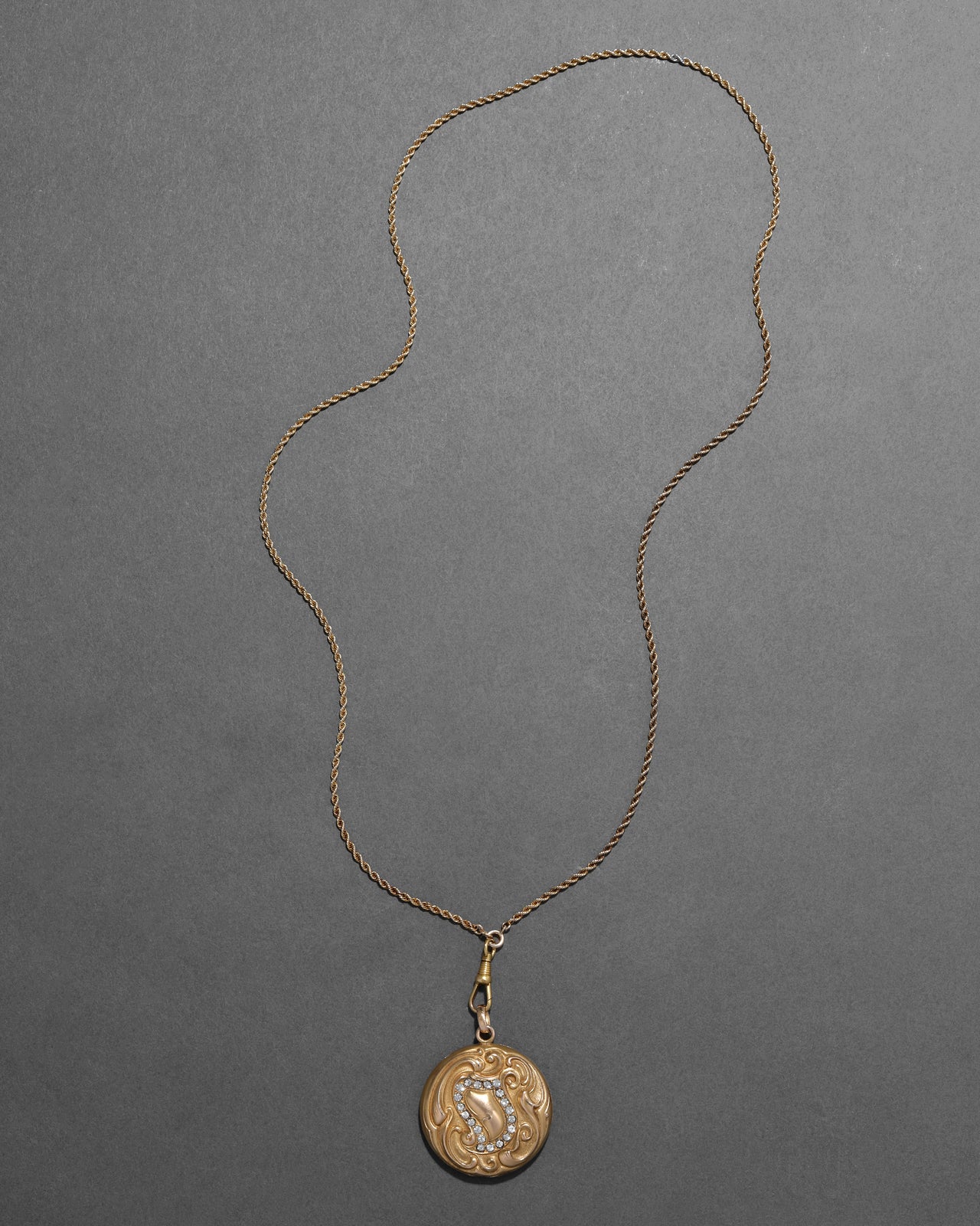 Antique Victorian Late 1800s 14k Gold Fill & Paste Crystal Scroll Motif Locket Pendant Necklace - Photo 2