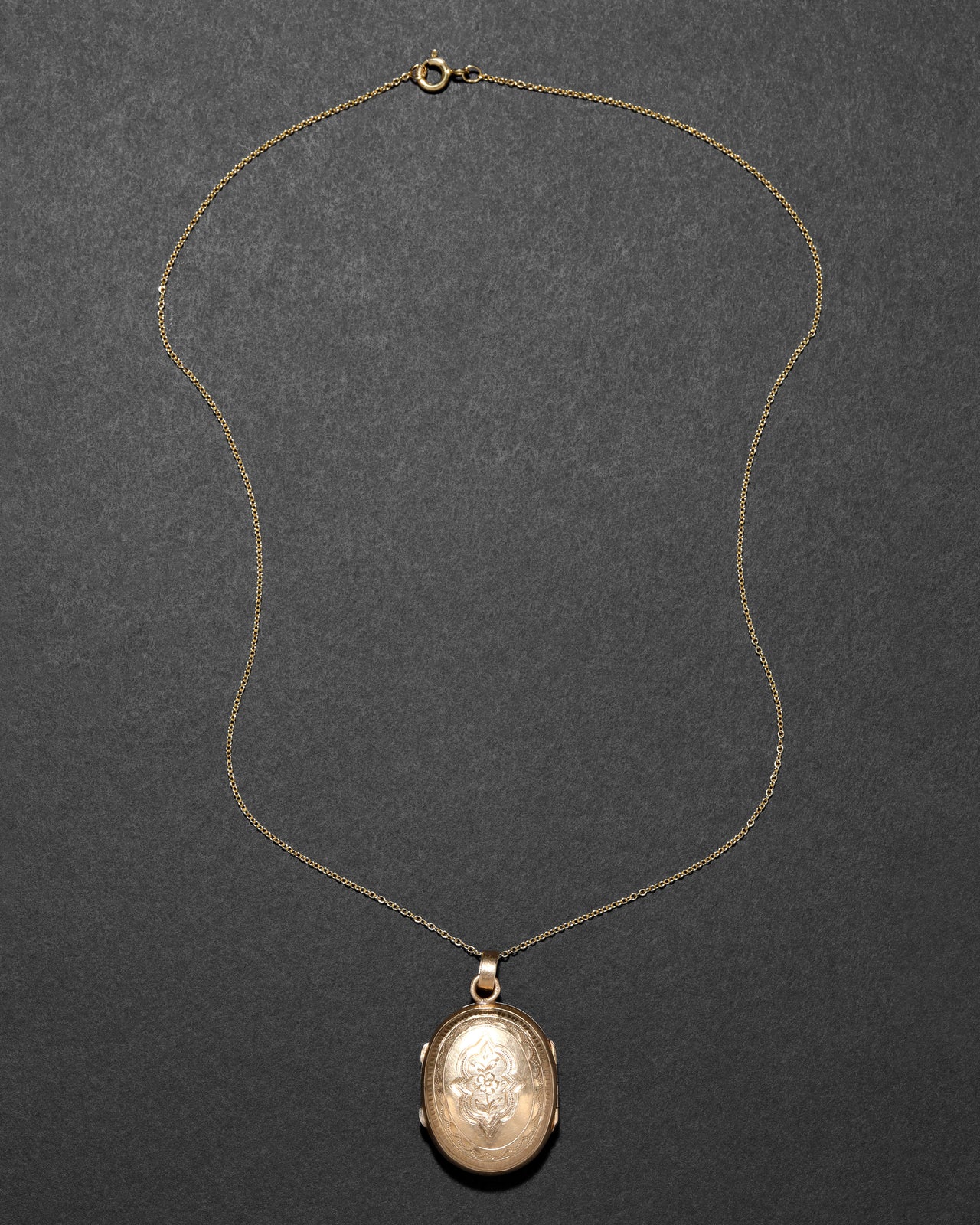 Antique Victorian 1800s 14k Gold Hand Etched Floral Motif Locket Necklace - Photo 2