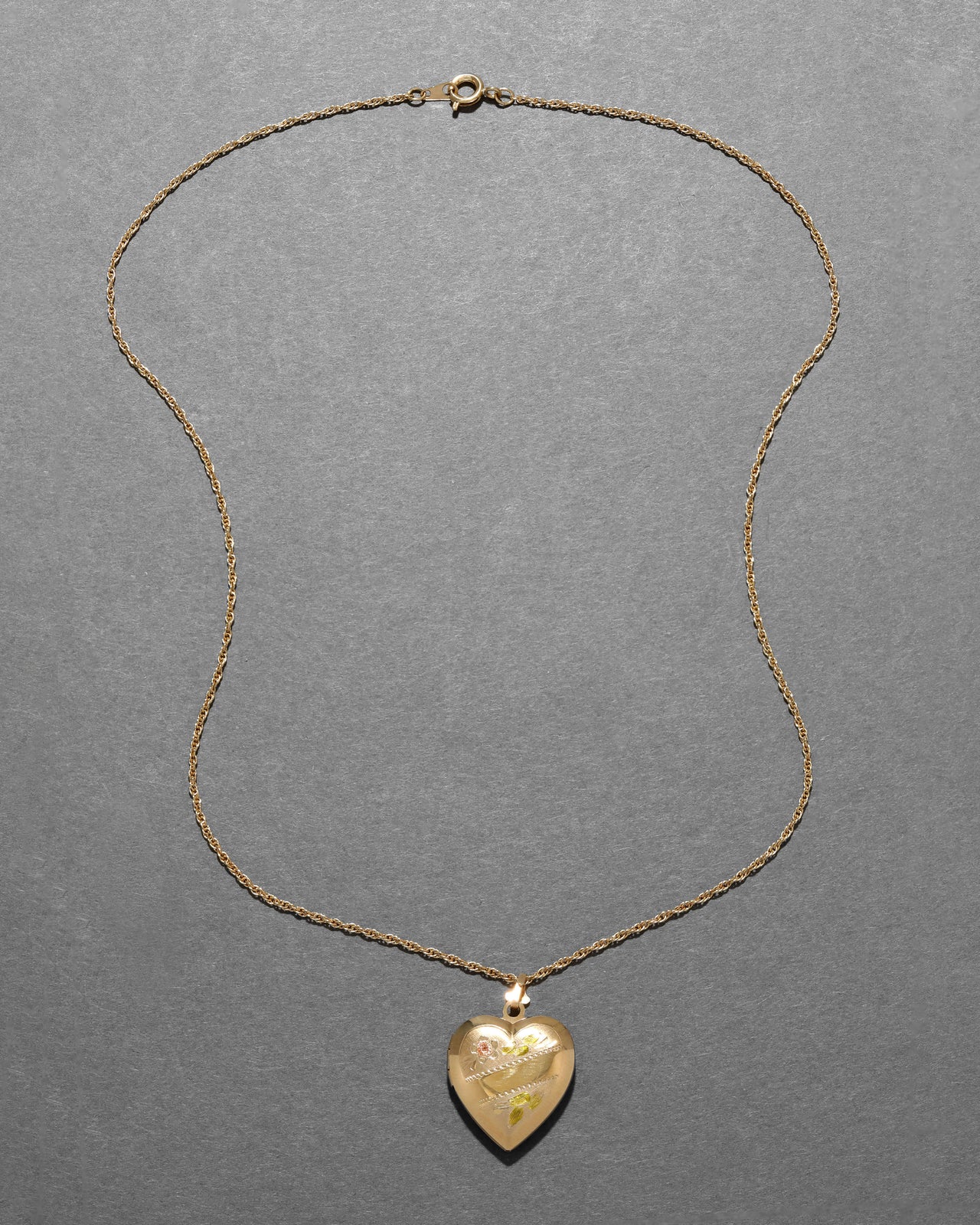 Antique 1920s 14k Tri-Color Gold Hand Etched Heart Locket Necklace - Photo 2