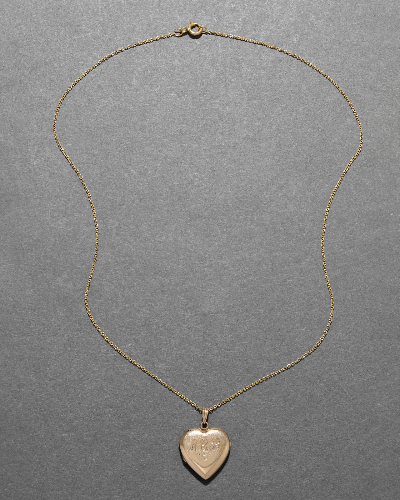 Vintage 1930s 14k Gold Fill Engraved Heart Locket Necklace - Photo 2