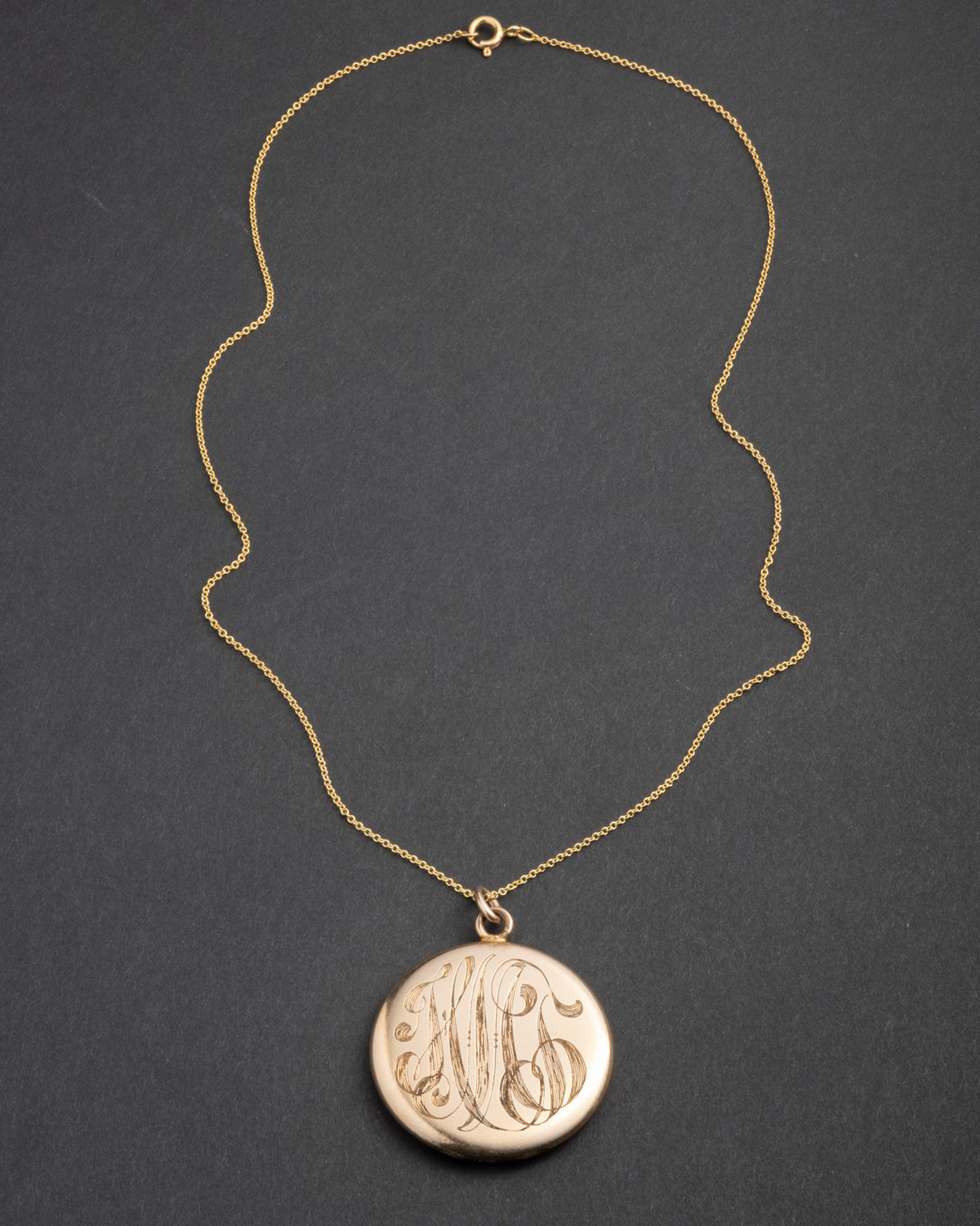 Antique 1910s 14k Gold Fill Hand-Etched Round Locket Pendant Necklace - Photo 2