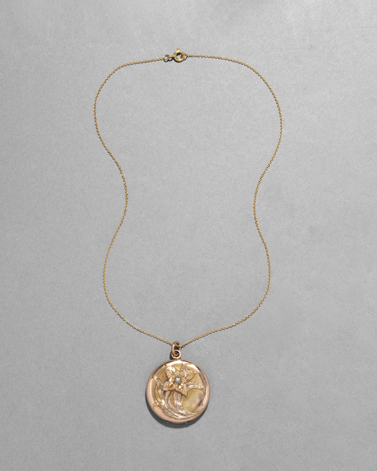 Antique 1890s 14k Gold Fill Large Repousse Flower Locket Necklace - Photo 2