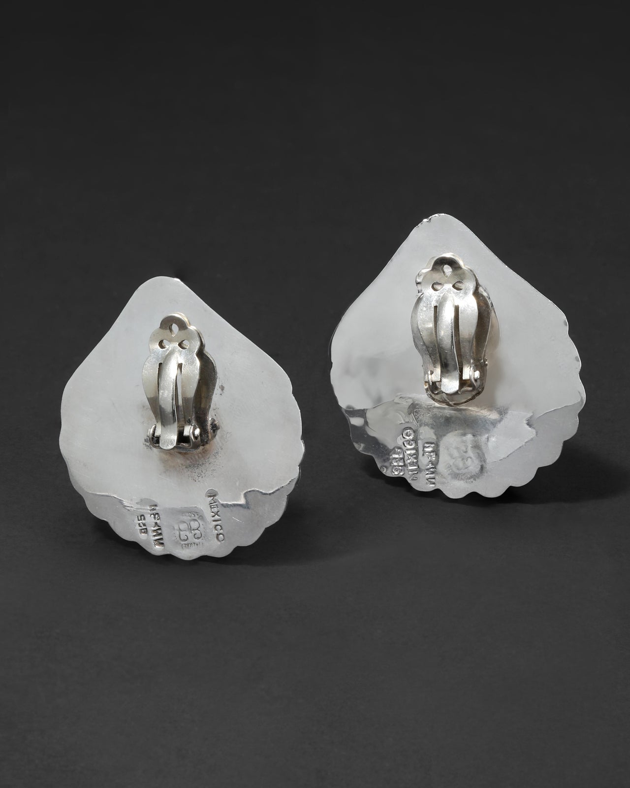 Vintage 1980s Sterling Silver Mexican Large Shell Clip Earring - Photo 2