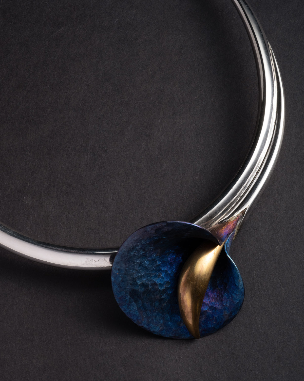 Vintage 1980s Sterling Silver with Blue Titanium & Brass Handmade Lily Necklace - Photo 2