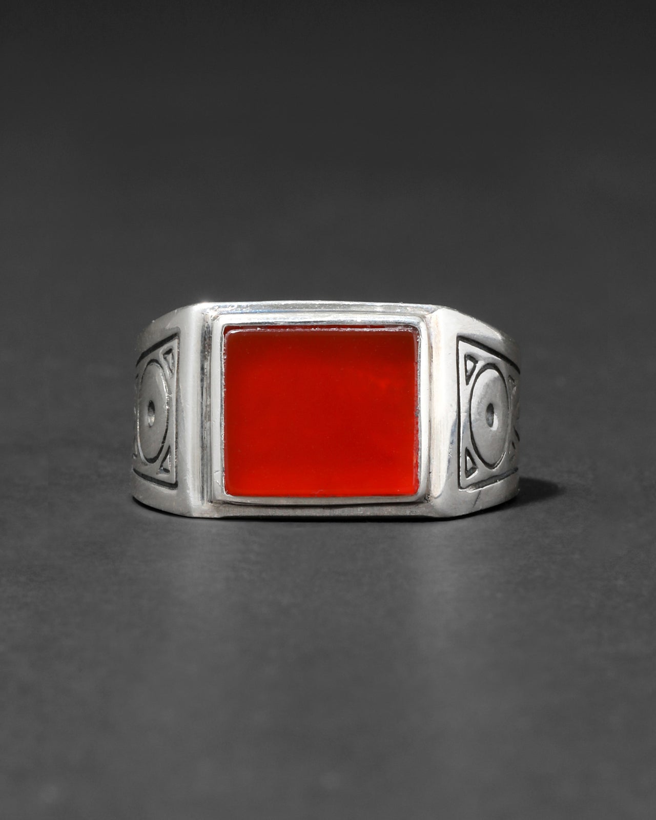 Vintage 1980s Sterling Silver & Table Cut Carnelian Hand Etched Men's Ring - Photo 2