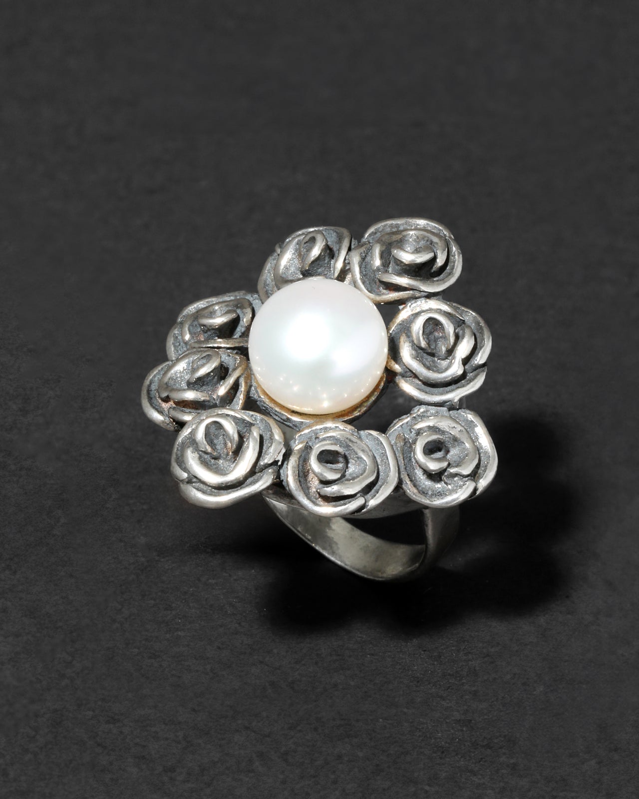 Vintage 1970s Sterling Silver Rosette Framed Cultured Pearl Ring - Photo 2