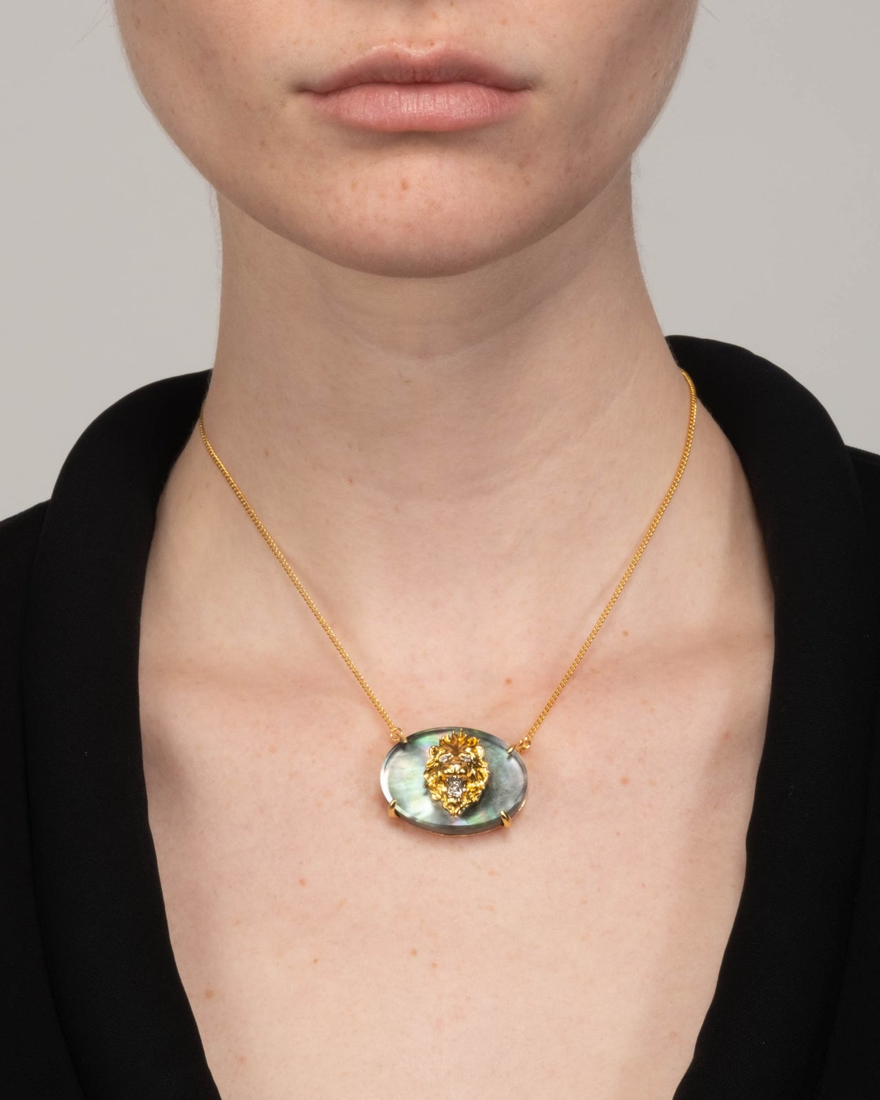 Valor Lion Cameo Pendant Necklace- Black Mother of Pearl Doublet - Photo 2