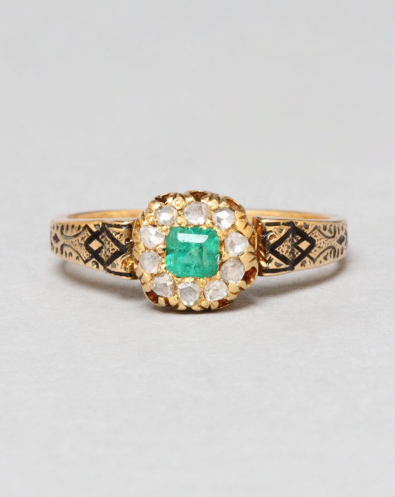 Antique Victorian Emerald and Diamond Ring in 14k Gold with Tracery Enamel - Photo 2
