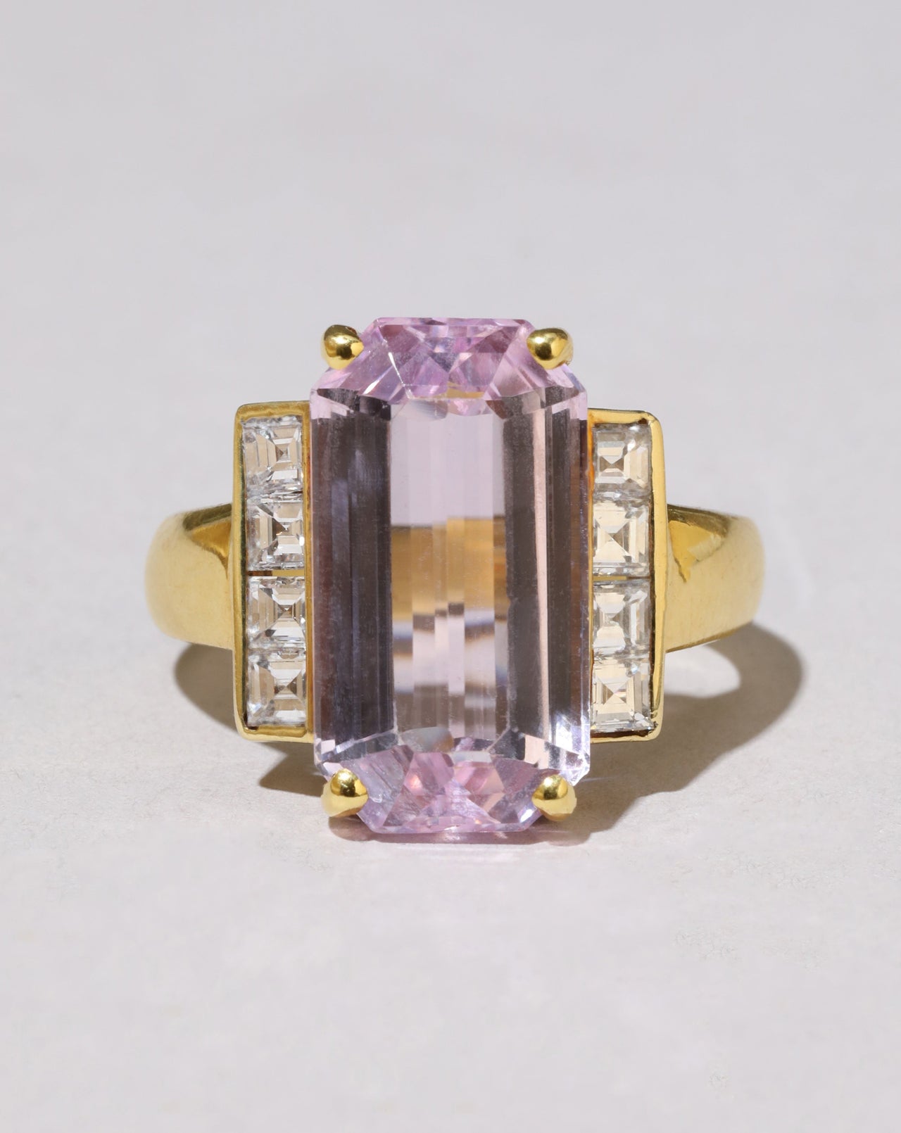 Vintage 18k Gold and Kunzite Ring with Diamonds - Photo 2