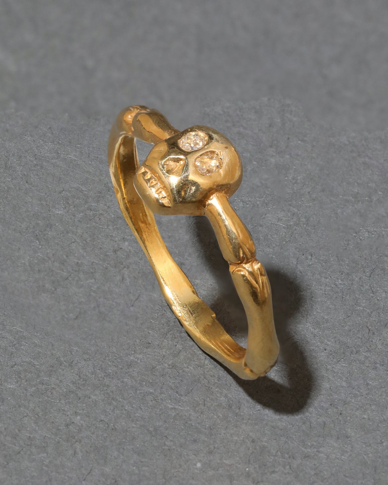 Memento Mori 18k Gold Band Ring in with Diamond Eyes - Photo 2