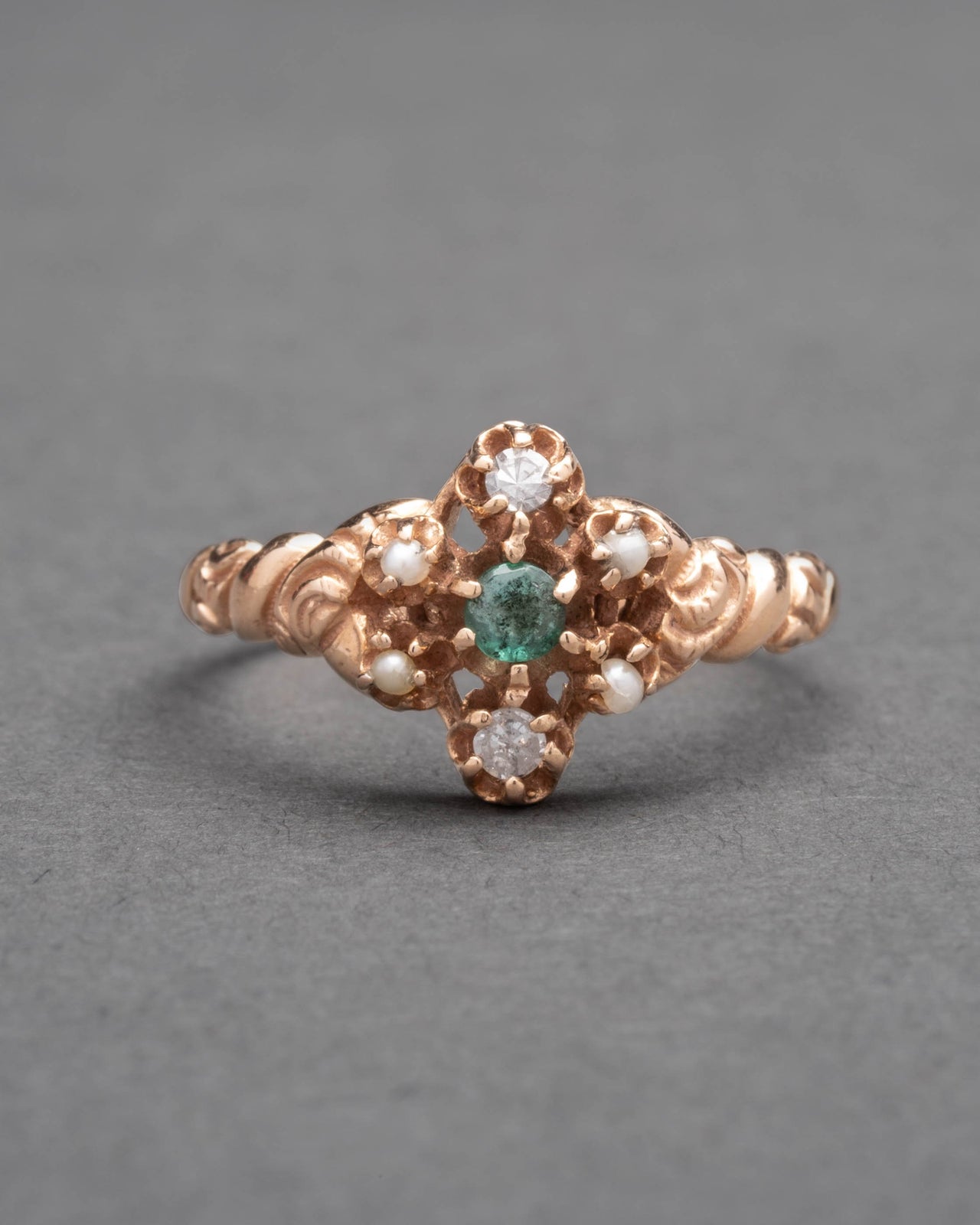 Antique Victorian Emerald Ring with Diamond and Pearl in 14k Gold - Photo 2
